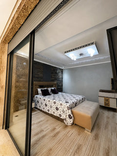 drzwi do balkonu z sypialnią podwójną — 3-sypialniowy duplex z basenem na sprzedaż w Agadir Bay