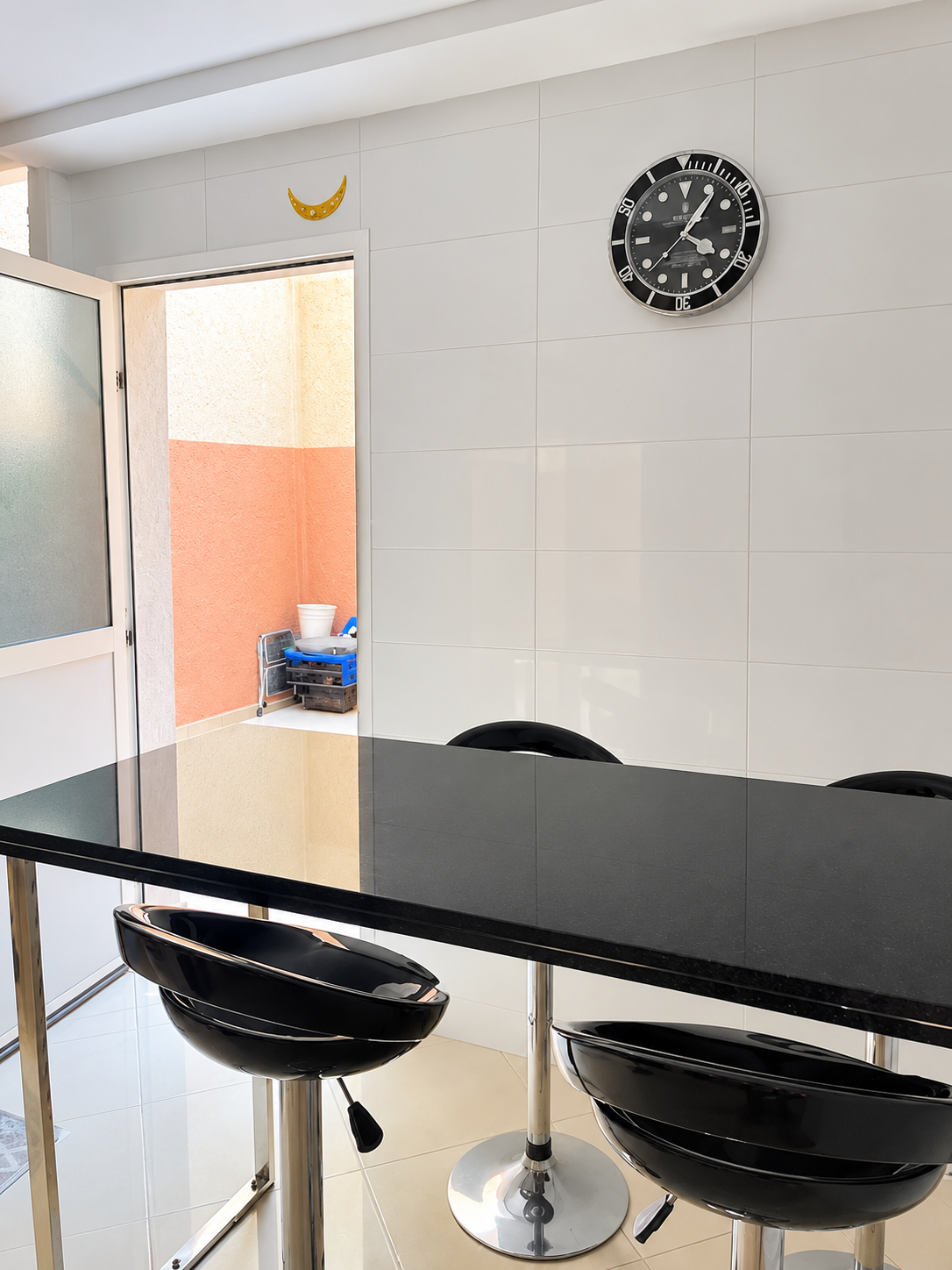 Bar śniadaniowy i stolki barowe — apartament 4-pokojowy na sprzedaż w Hay Mohammadi, Agadir