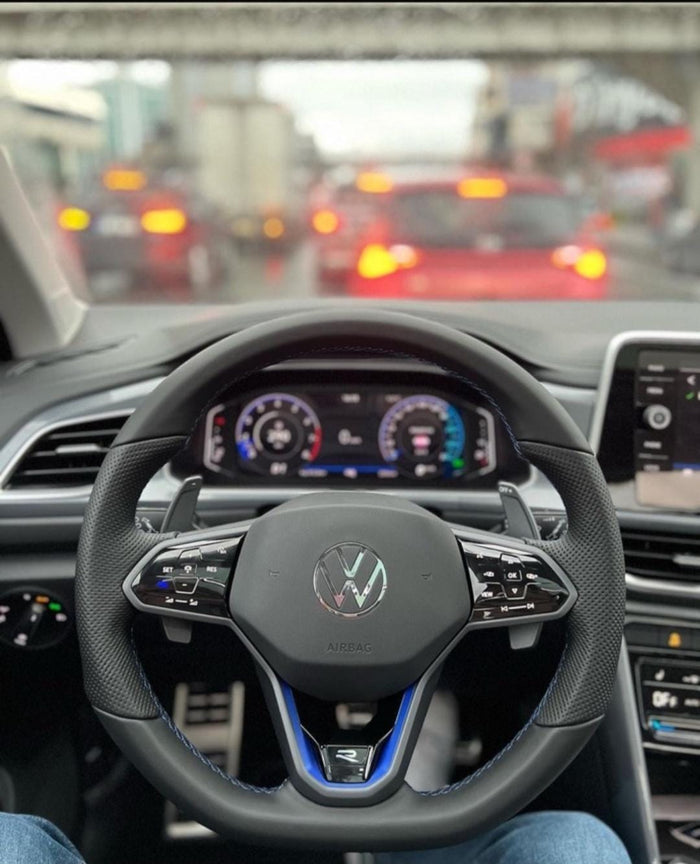 Black Volkswagen Tiguan available for DHAJIA Morocco car hire in Agadir — view 3