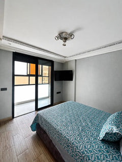 Sypialnia z zieloną pościelą — duplex z trzema sypialniami i basenem na sprzedaż w Agadir Bay