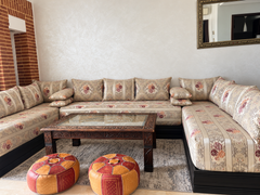 Marokańskie siedzisko w salonie — Apartament 2-sypialniowy na sprzedaż w marinie Agadir