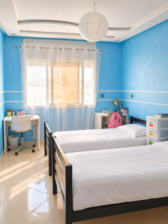 Sypialnia z niebieskimi ścianami — Apartament 4-pokojowy na sprzedaż w Hay Mohammadi, Agadir