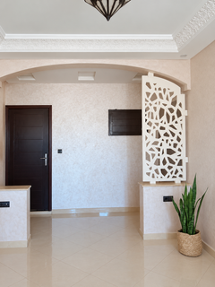 Wnętrze korytarza i ekran dekoracyjny — apartament 4 sypialnie na sprzedaż w Hay Mohammadi, Agadir