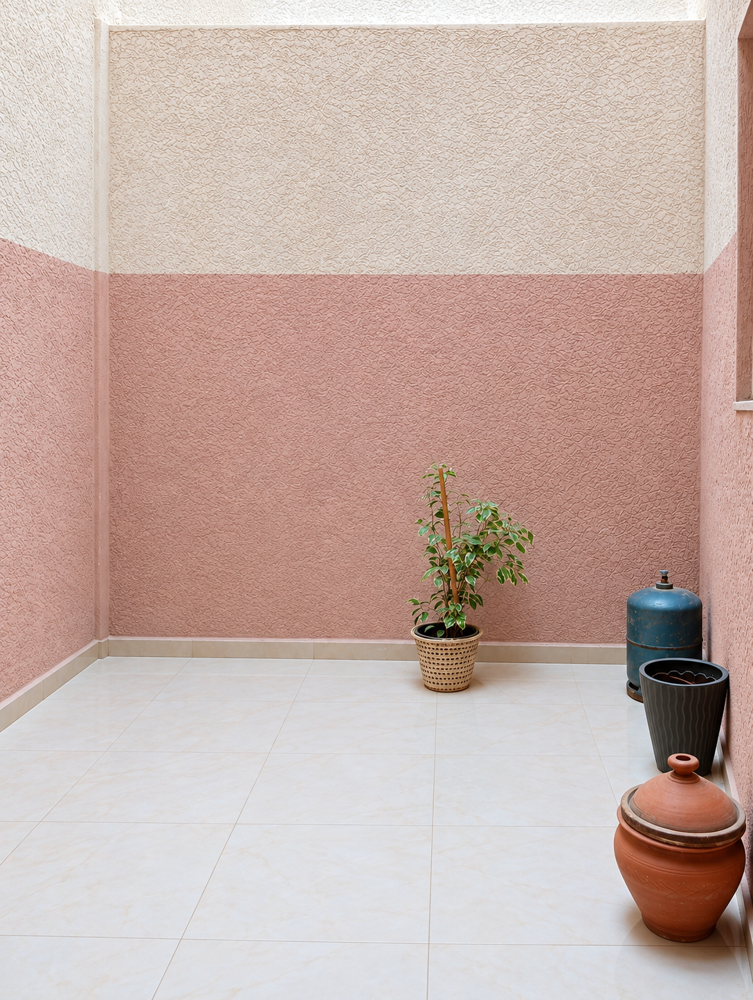 Taras zewnętrzny z różowymi ścianami — Apartament 4-pokojowy na sprzedaż w Hay Mohammadi, Agadir
