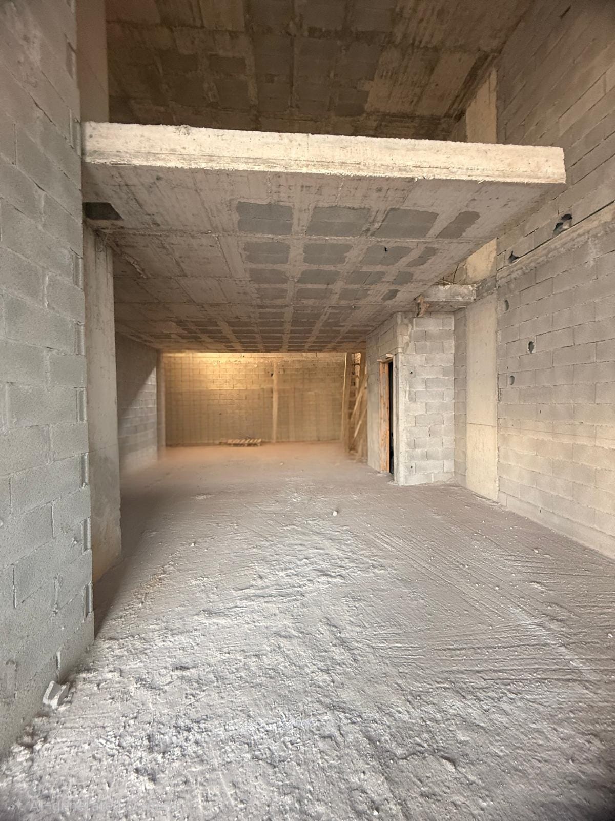 Agadir Bay commercial premises — interior and mezzanine photo 3