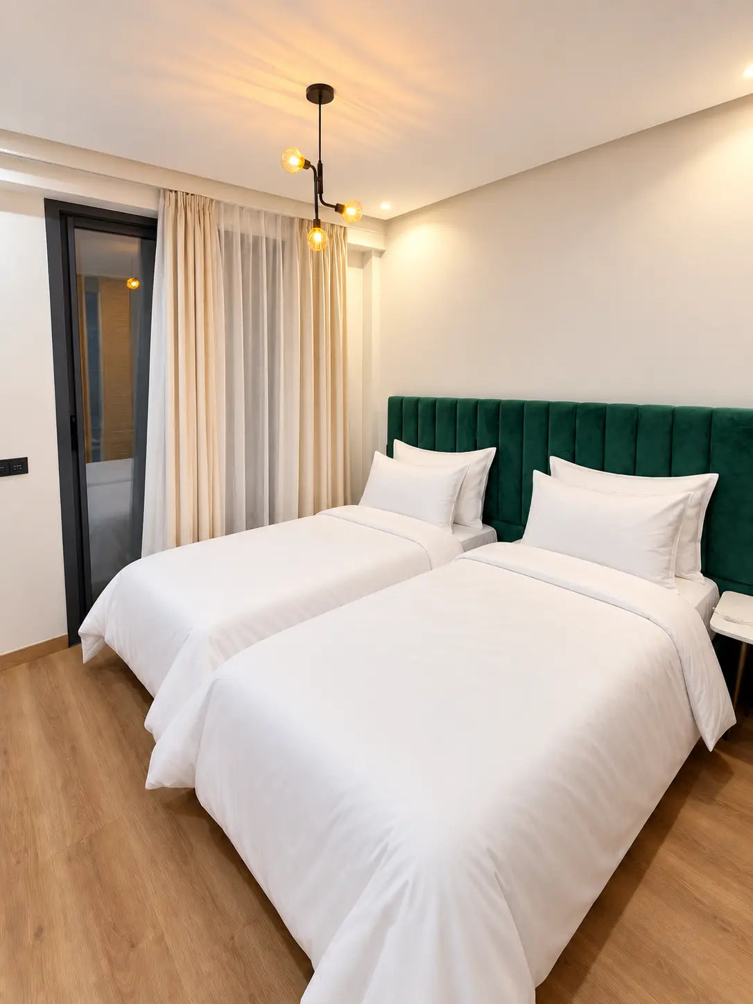 Twin bedroom | Twin bedroom with matching bedding and window outlook