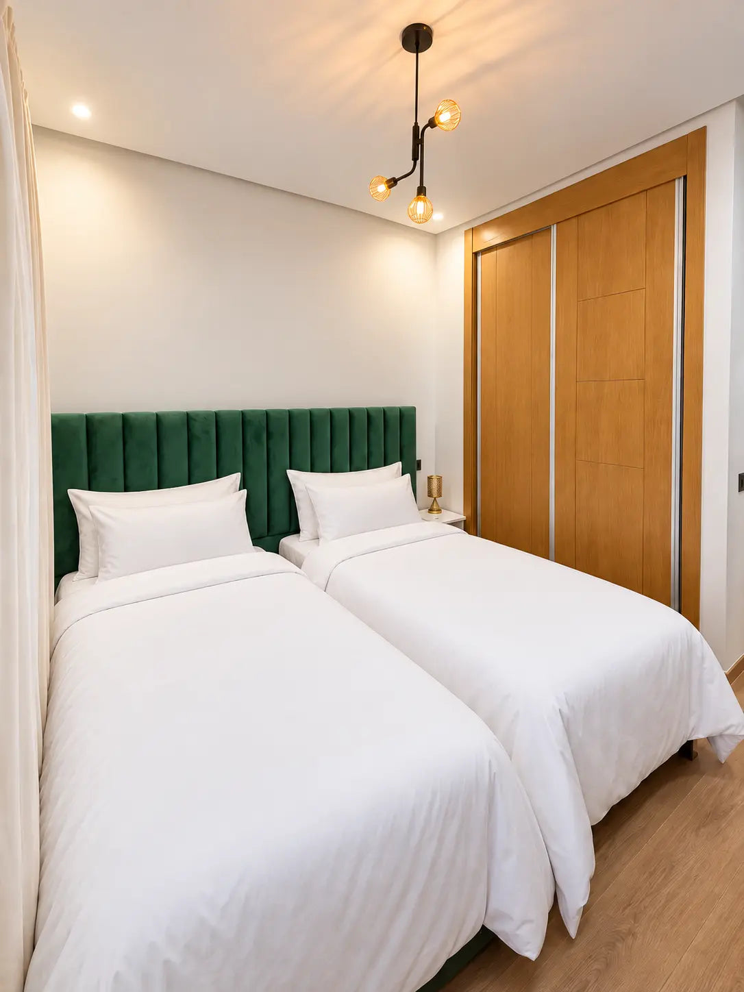 Twin bedroom | Twin bedroom wardrobe and guest storage