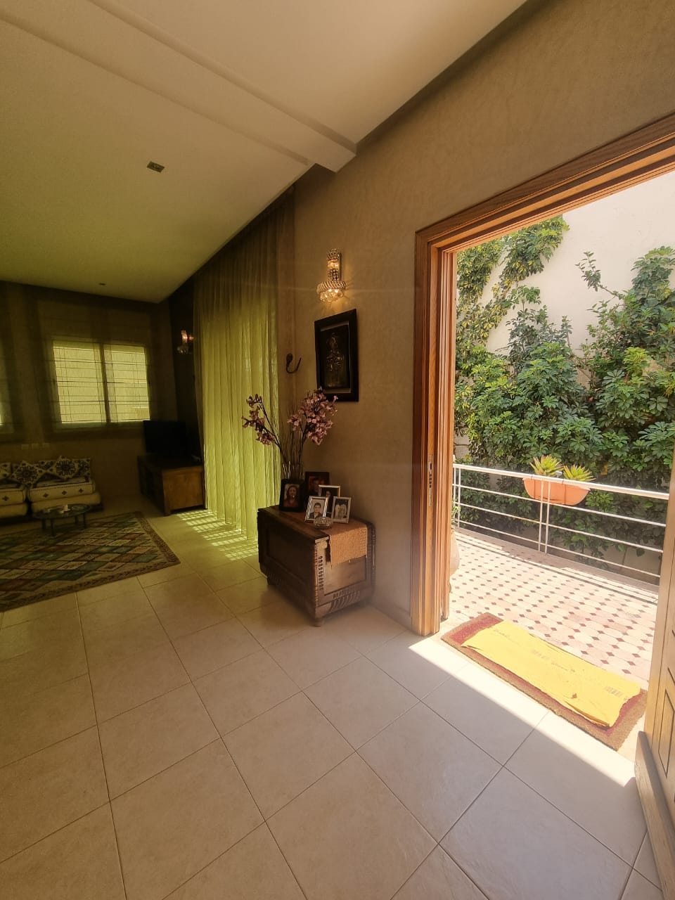 Living room and garden access — Dakhla Bloc F1 villa, Agadir