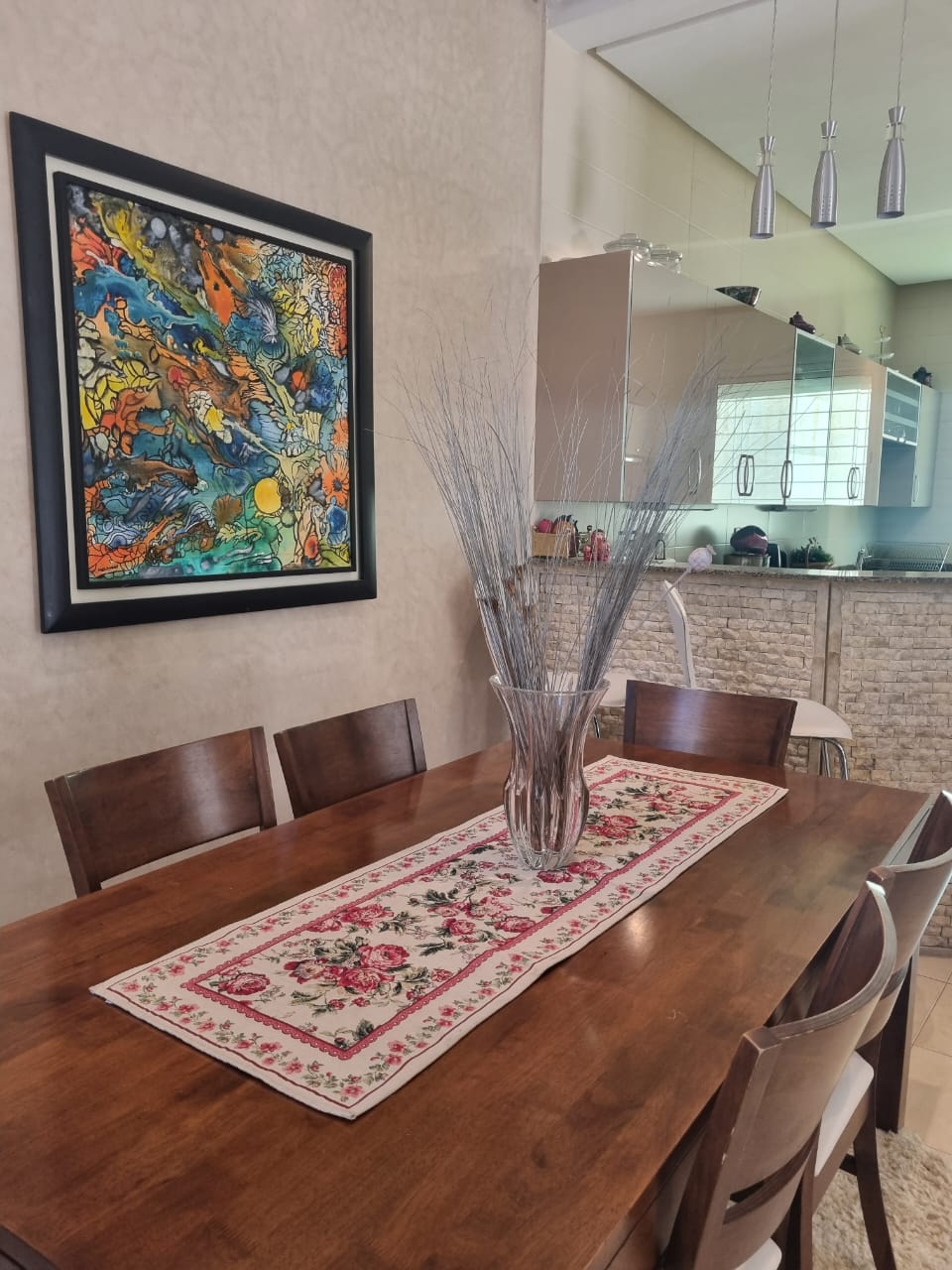 Dining table and kitchen counter — Dakhla Bloc F1 villa, Agadir