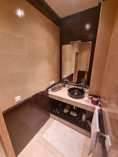Bathroom vanity and shower — Dakhla Bloc F1 villa, Agadir