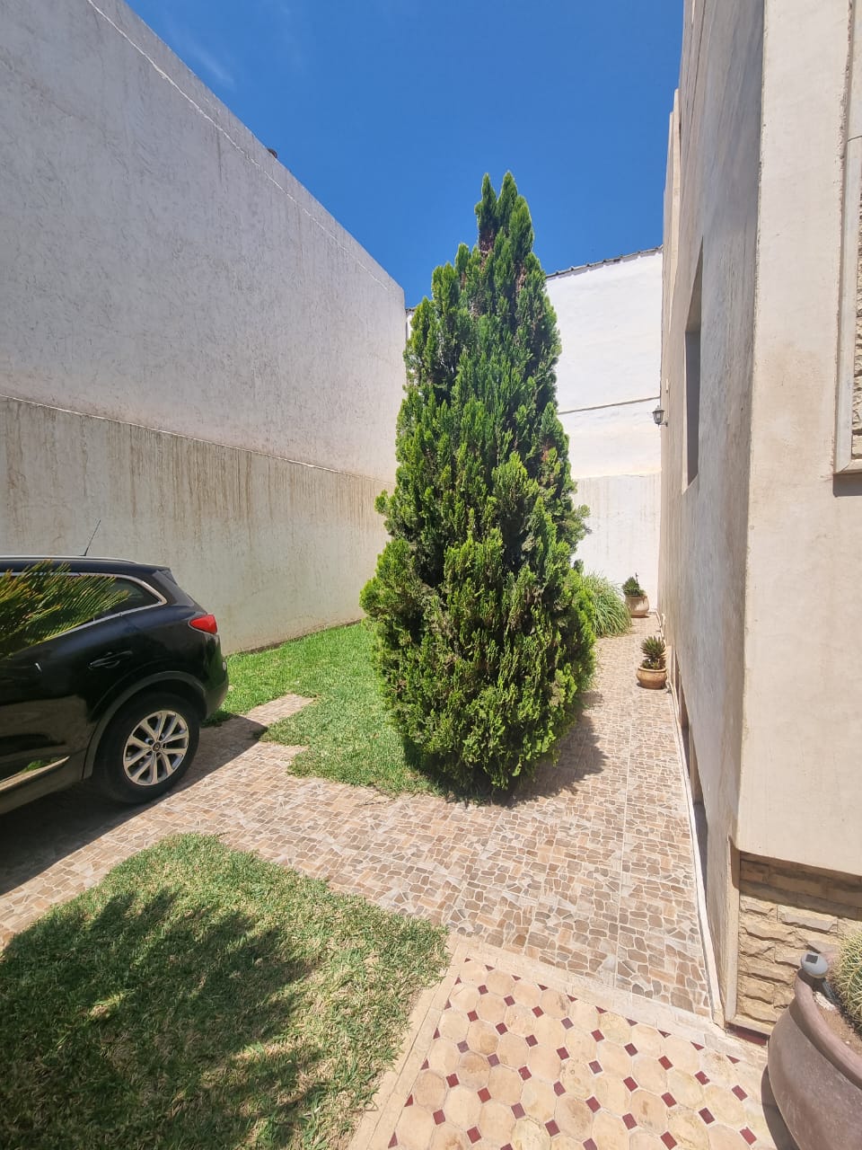 Driveway and garden — Dakhla Bloc F1 villa, Agadir