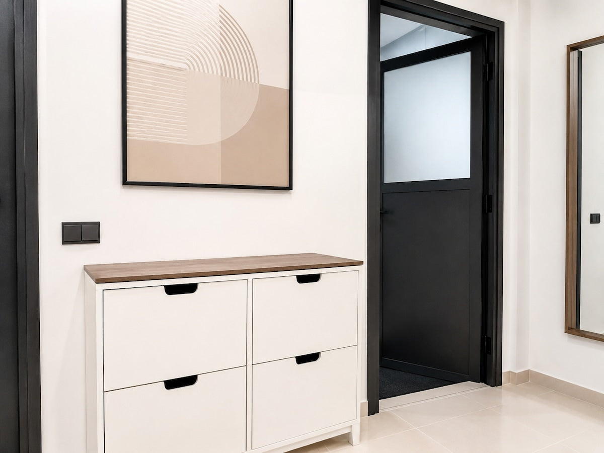 Hallway storage with neutral décor in the DHAJIA Haut Founty apartment.