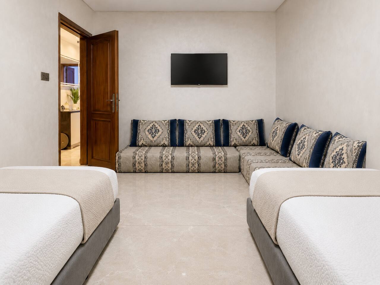Hay Mohammadi two-bedroom apartment with terrace access — photo 5