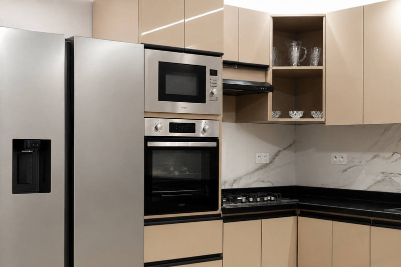 American-style fridge, integrated oven and microwave in the apartment kitchen.
