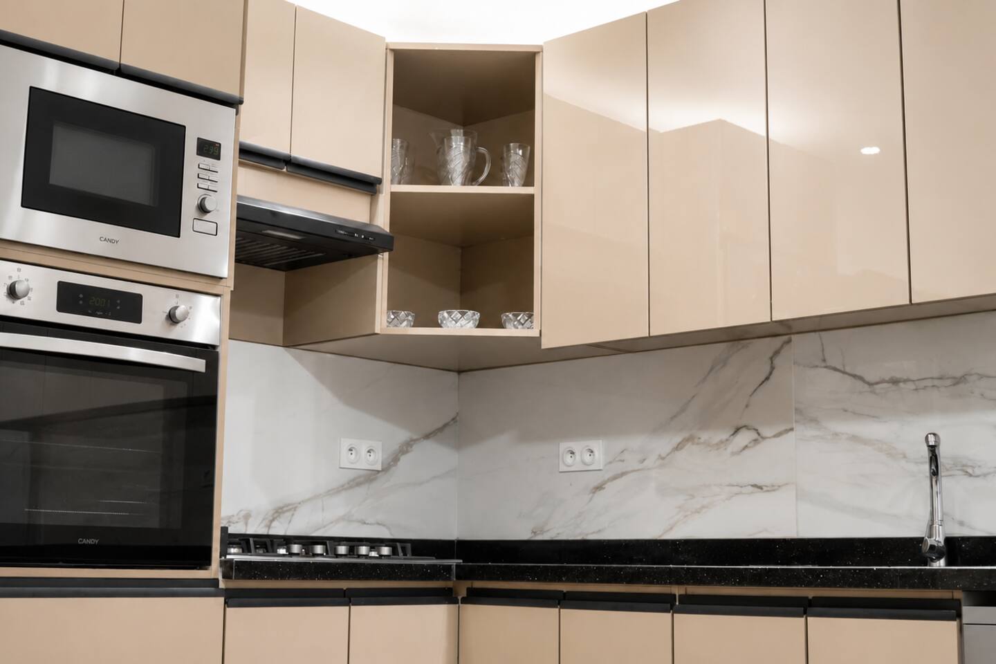 Integrated oven, microwave and gas hob in the apartment kitchen near Agadir Bay.