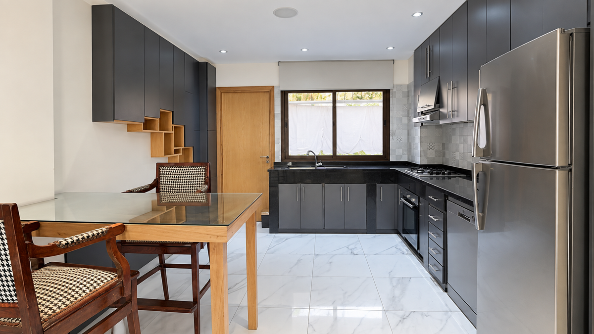 Kitchen with breakfast table at the Central Agadir holiday apartment near the beach and souk