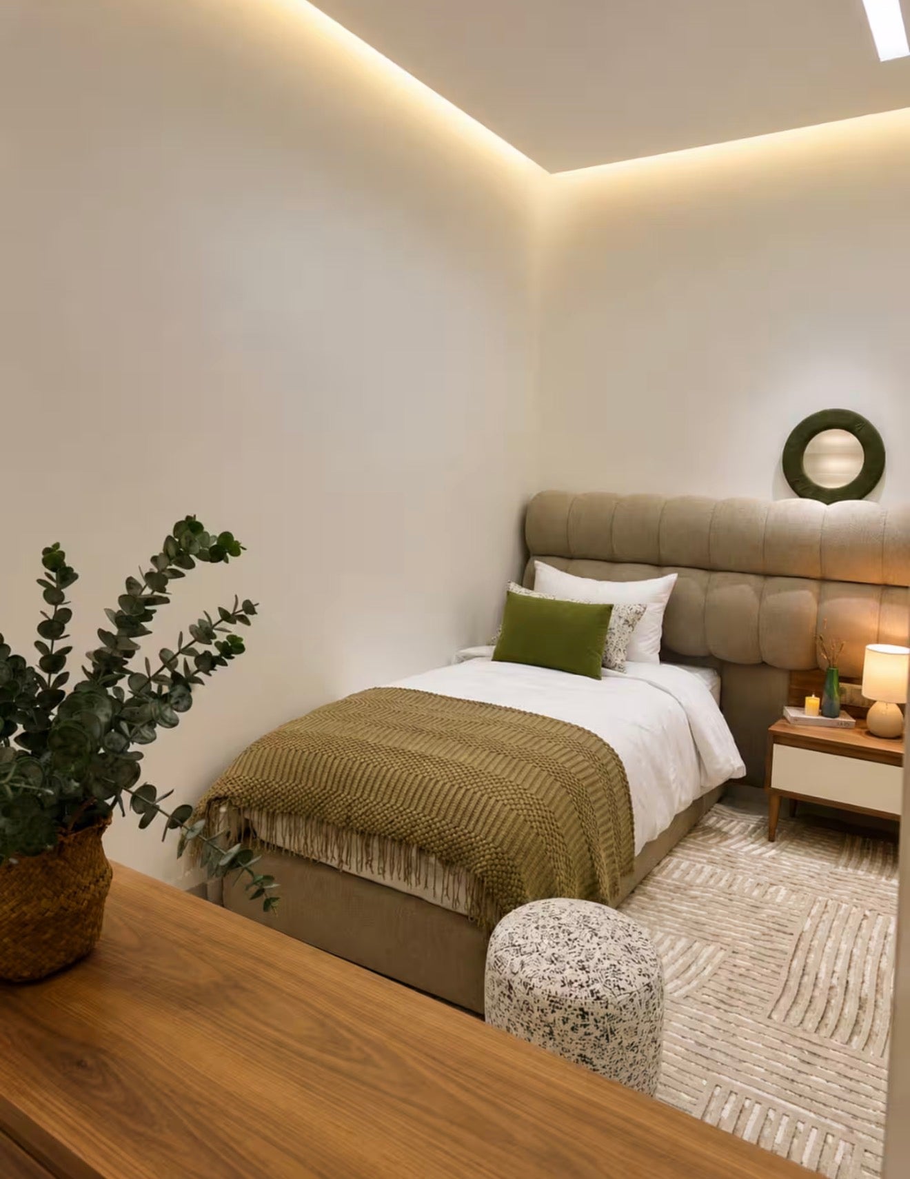 Second bedroom in DHAJIA Tilila, Agadir apartment with soft lighting, modern furniture and calm styling.