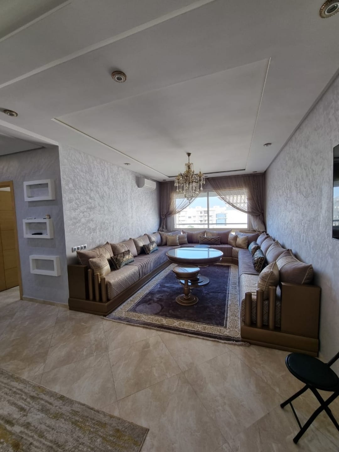 Traditional salon seating — Résidence Elkatani, Les Jardins d’Agadir, 79 m²
