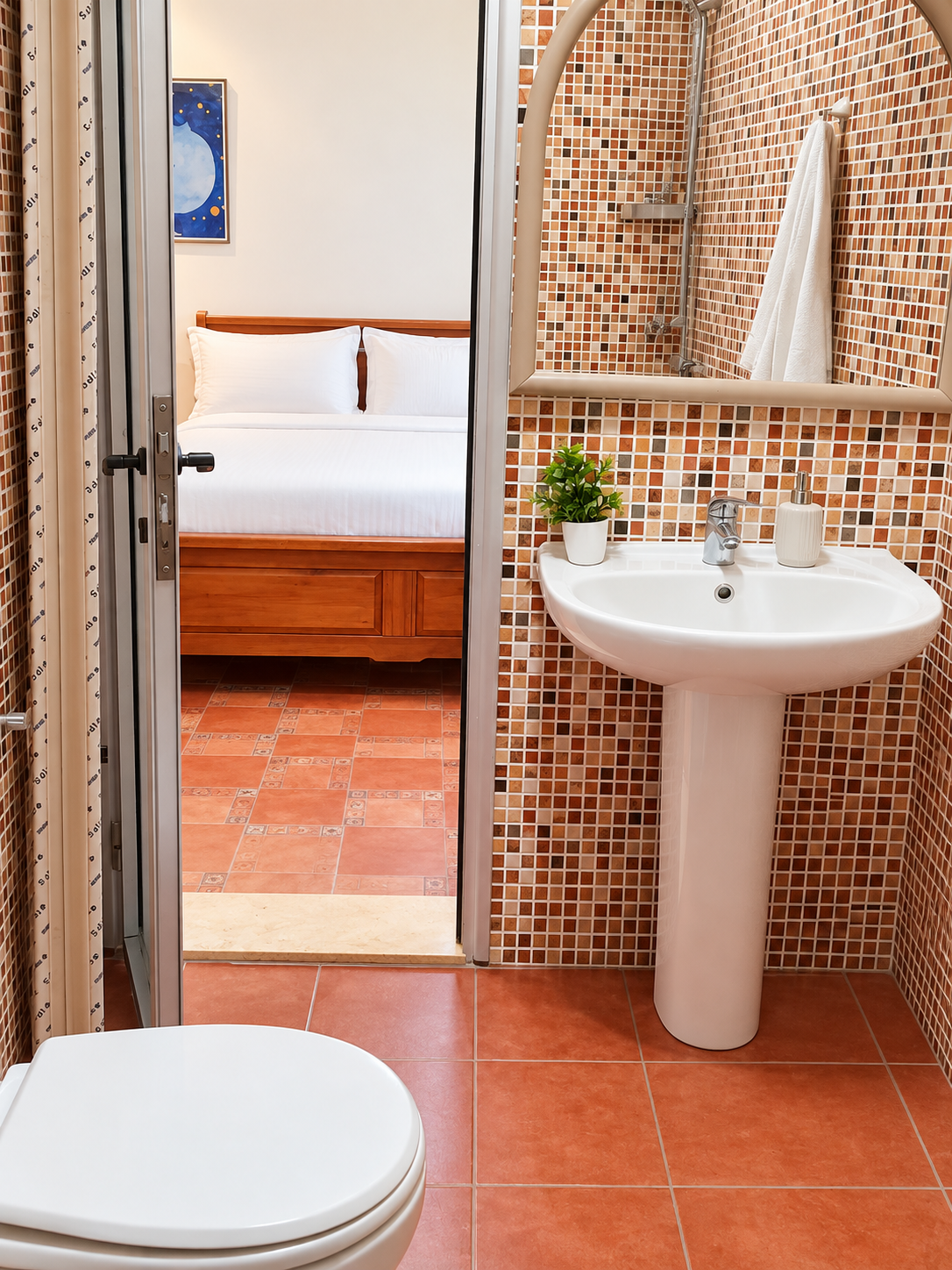 Łazienka z kafelkami, z toaletą i umywalką — apartament z ogrodem na sprzedaż, 4-pokojowy, w Haut Founty, Agadir
