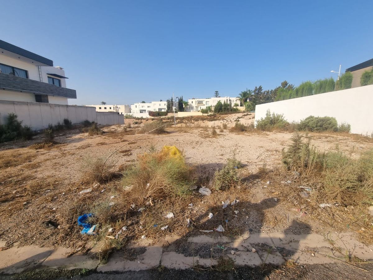 Vacant plot supplied for the 601 m² villa-zone land listing in Iligh, Agadir