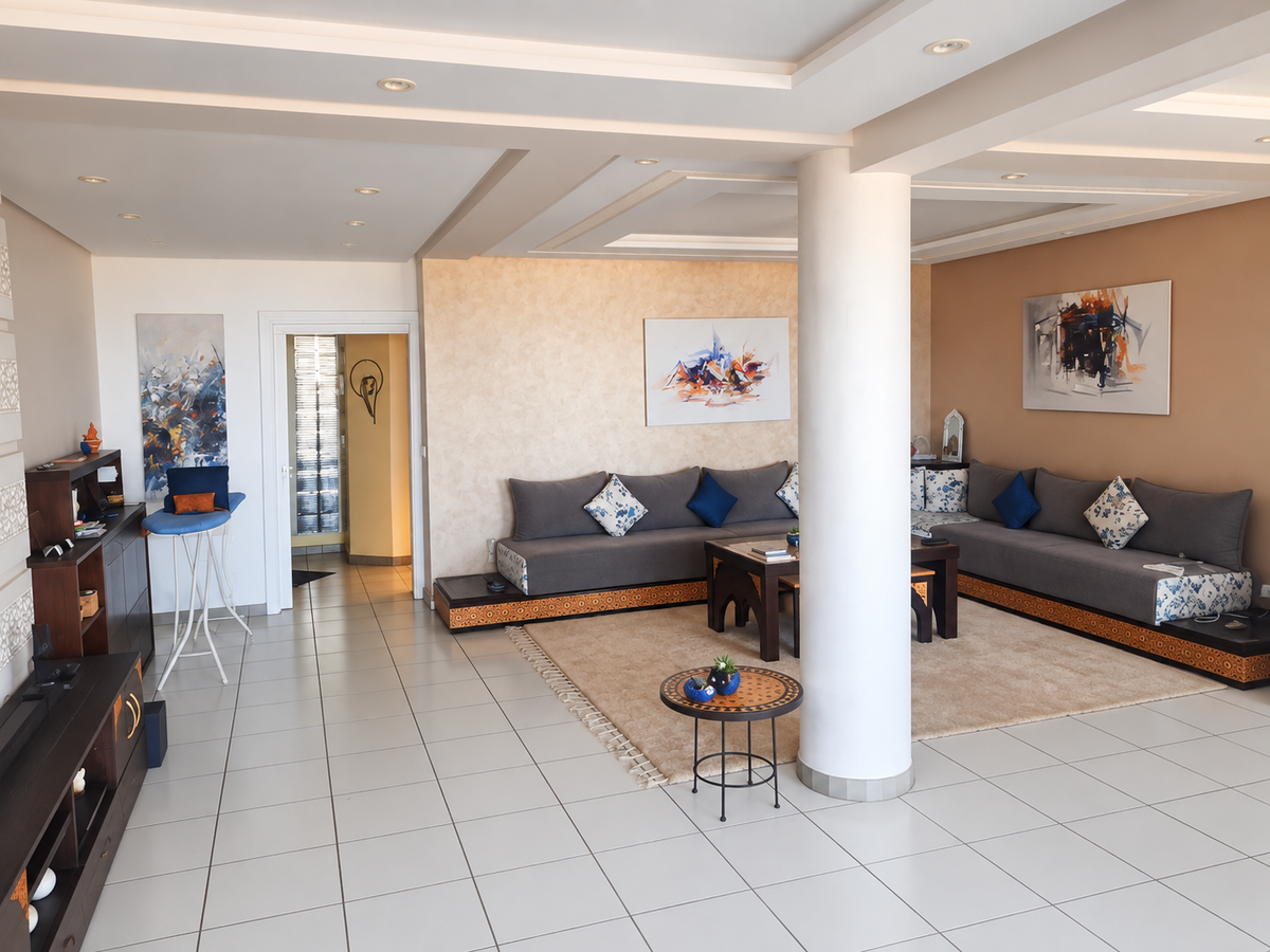 Salon z marokańskimi sofami — Apartament na sprzedaż z tarasem z widokiem na morze, Agadir
